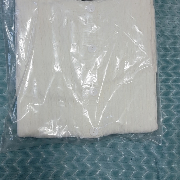 Ladies Sweater - Picture 11 of 12